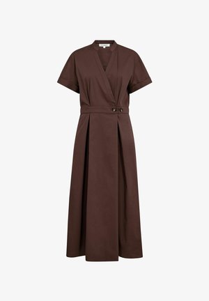 Robe midi marron portefeuille avec manches courtes, encolure en V, jupe plissée et deux boutons à la ceinture.