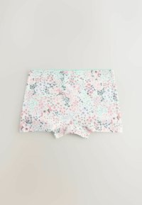 Shorts en tissu doux pour enfants, blancs avec un imprimé pastel de fleurs et de licornes, étalés à plat sur un fond clair.