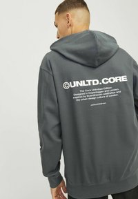 Grijze hoodie met een ontspannen pasvorm, van een katoenmix, grote achterprint met het merk en ontwerpdetails in het wit, en een trekkoord in de capuchon.