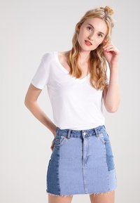Levi's® PERFECT  - T-shirt z nadrukiem