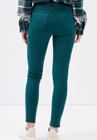 Cache Cache 5-POCKET - Jeans Skinny - vert foncé