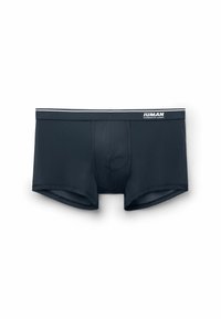 Ciemnoniebieskie bokserki o gładkiej fakturze, z białym pasem w talii z logo "IUMAN". Projekt obejmuje kieszeń dla wsparcia i komfortu.