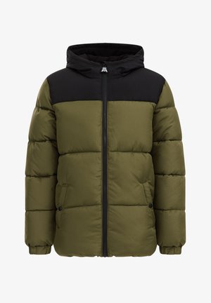 Kurtka pikowana z czarnym kapturem i górną częścią, w dolnej części oliwkowa zieleń, z zapięciem na zamek i kieszeniami po bokach.