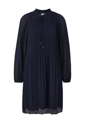 Donkerblauw geplooid jurk met lange mouwen, hoge halslijn en strikjes. Stof heeft een lichtgewicht, vloeiende textuur met een onder-de-knie zoom.