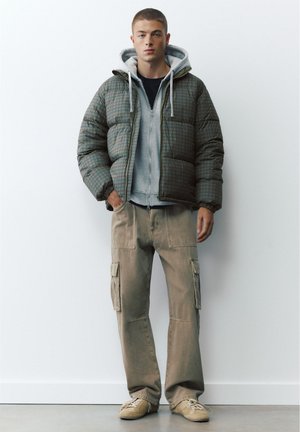 PULL&BEAR, HIGH NECK - PUFFER JACKET - Veste d'hiver - khaki