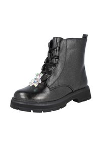 Botines de cuero sintético negro con acabado texturizado, cordones en la parte delantera y un charm transparente de oso en el lateral. Suela gruesa de goma.