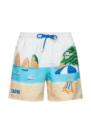 Costume da bagno bianco con coulisse blu, con una scena di spiaggia di Capri con barche, scogliere, un ombrellone e una sdraio.