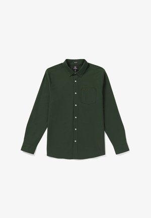 Camicia a maniche lunghe di colore verde scuro realizzata in tessuto leggero, con colletto a camicia, tasca frontale e un piccolo logo sopra la tasca.