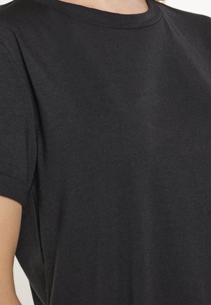 usha, - T-shirt basic