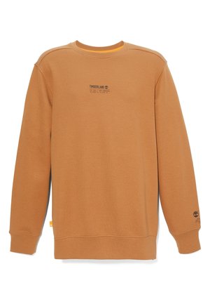 Brązowa bluza Timberland z okrągłym dekoltem, długimi rękawami, małe czarne logo i tekst na piersi oraz logo na mankiecie lewego nadgarstka.