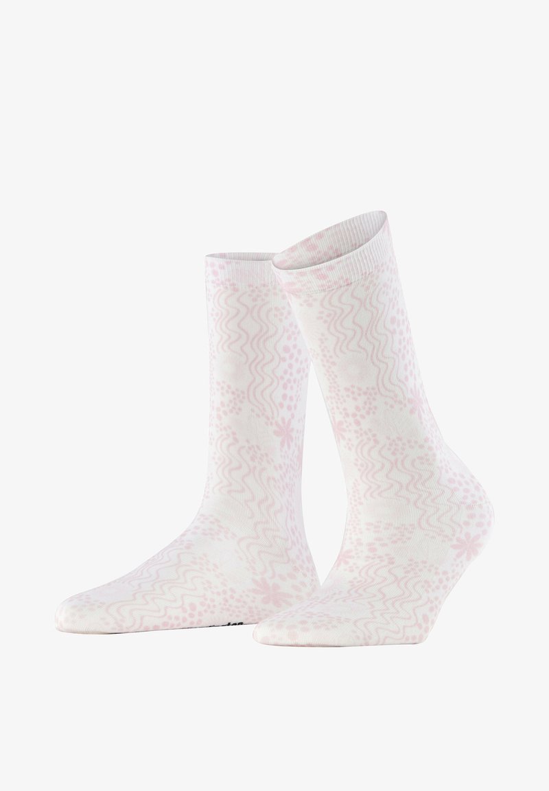 Paire de chaussettes blanches mi-mollet avec des lignes ondulées rose pâle et des motifs floraux sur un fond blanc uni.