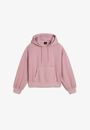 Vaaleanpunainen lyhyt huppari pehmeästä kankaasta, jossa on etutasku, kiristettävä huppu ja resorit. Hienovarainen brändilogoni vaaleanpunaisena.