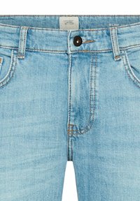 Jasnoniebieskie dżinsy slim fit z pięcioma kieszeniami, czarnym zapięciem na guzik i kontrastującymi szwami. Gładka faktura.