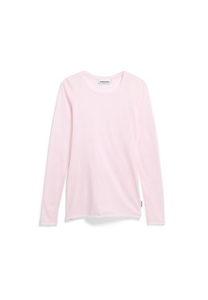 Lichtroze shirt met lange mouwen, gemaakt van zachte stof, met een ronde halslijn en een comfortabele pasvorm. Eenvoudig ontwerp zonder patronen of accenten.