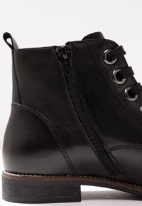 Pier One Tronchetti - black