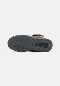 Adidas Terrex TERREX TRAILMAKER HIGH COLD.RDY HIKING - Scarpa da hiking - focus olive/pulse olive/impact orange