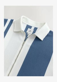 Non sélectionné, blue white zip