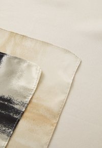 Thumbnail Image 4