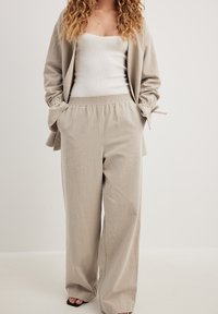NA-KD Pantaloni - beige