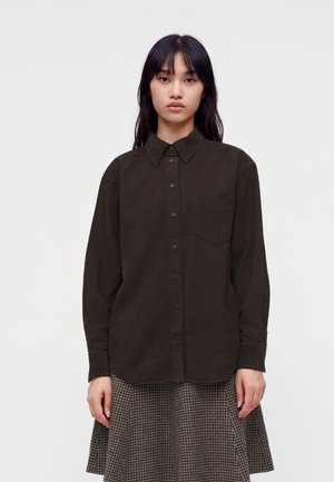 GANT, REL CORDROY SHIRT - Риза с копчета - deep brown