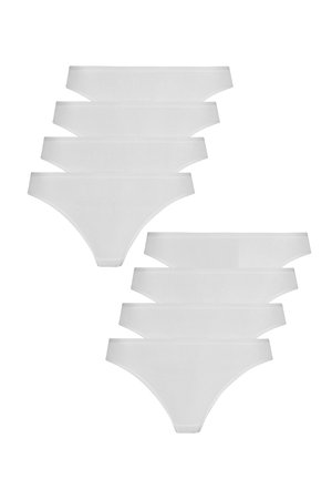 Acht weiße Baumwoll-Strings, in zwei vertikalen Stapeln auf weißem Hintergrund angeordnet.