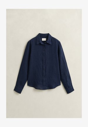 Marineblauw overhemd met lange mouwen, knopen, kraag, manchetten en effen stof, plat gelegd op een lichte achtergrond.