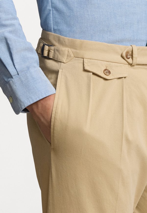 GARMENT-DYED STRETCH CHINO SUIT TROUSER - Chinos - tan3