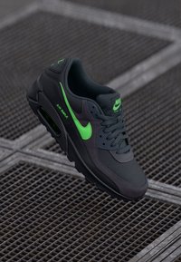 Nike Sportswear AIR MAX 90 - Trainers - anthracite/green strike/black
