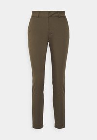 Pantalon slim vert olive avec passants pour ceinture, fermeture éclair à l'avant et ourlets retroussés, présenté sur un fond blanc uni.