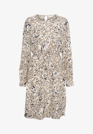 Robe beige avec un motif abstrait marron et bleu marine, taille froncée, manches longues et détail d'encolure en forme de goutte. Texture de tissu douce.