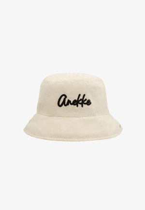 Cappello beige a secchiello con tesa larga, caratterizzato dal logo "Anekke" in corsivo nero ricamato sul davanti.