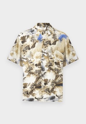 Rövid ujjú, gombos ing absztrakt barna, bézs, fehér és kék mintával, klasszikus gallérral és elöl gombokkal.