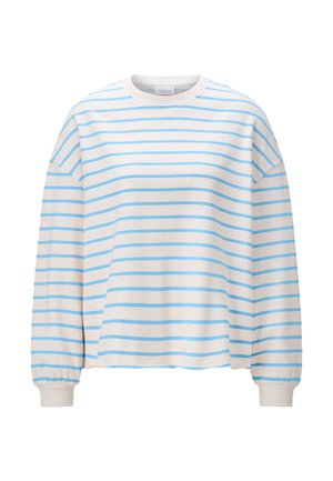 Balta krekla tipa krekls ar garām piedurknēm, gaiši zilu horizontālu svītru rakstu un ribotu aproču apdari, attēlots uz vienmērīga baltas krāsas fona.