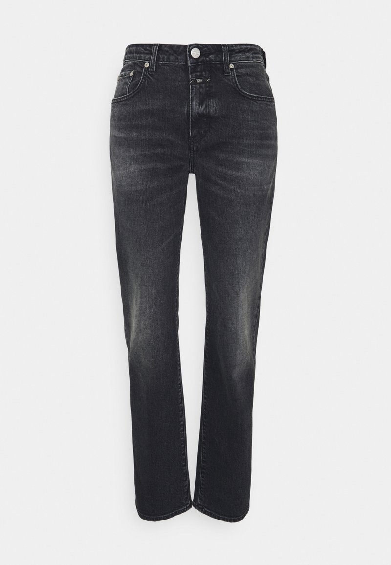 Jeans en denim noir délavé, coupe droite, avec poches avant, passants pour ceinture et fermeture par bouton, présentés sur un fond blanc.