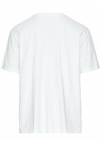 Hvid bomulds t-shirt med korte ærmer og rund halsudskæring. Glat tekstur, afslappet pasform, ingen synlige grafik eller mønstre.