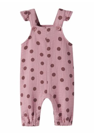 Combinaison rose pour tout-petit avec pois marron, bretelles volantées, détails boutons et poignets élastiques aux jambes.
