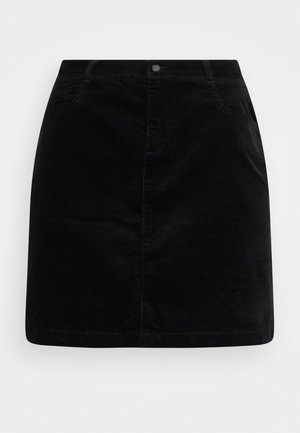 Mini-jupe noire en velours côtelé avec poches avant, passants pour ceinture et fermeture par bouton à la taille.