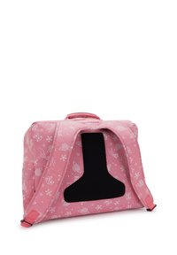 Borsa trapuntata rosa con motivi floreali, dotata di un retro a taglio per il trasporto e una maniglia superiore. Cinturino regolabile su un lato.