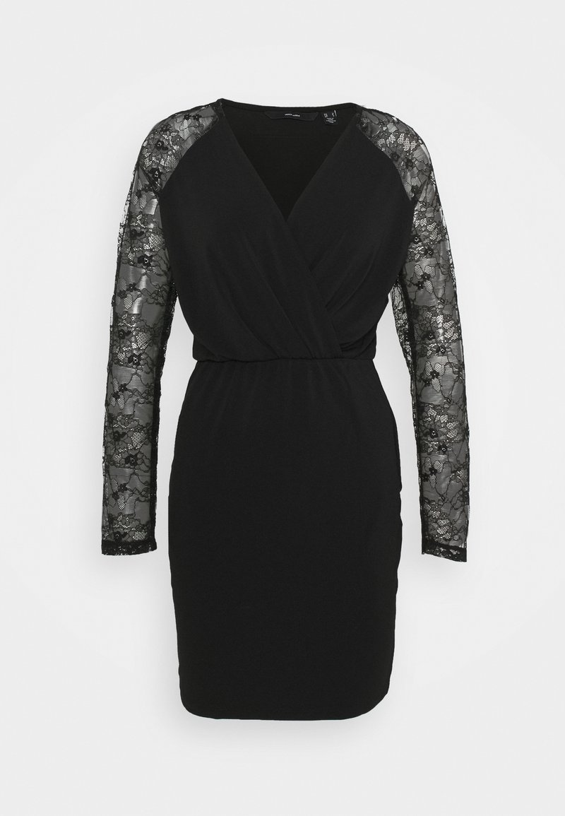 Černé šaty s dlouhými průhlednými krajkovými rukávy. Zavinovací design v oblasti výstřihu, přiléhavý pas a hladká textura po celém těle.