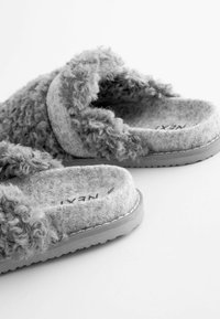 Next BORG BUCKLE REGULAR FIT - Slippers - grey