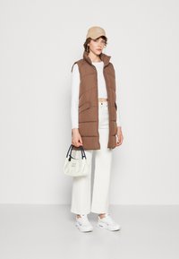 ONLY ONLMATILDE LONG WAISTCOAT - Veste sans manches - coffee quartz