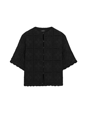 Cardigan nero a maniche corte in crochet con scollo rotondo, chiusura frontale con bottoni, motivi floreali a quadrati e bordi smerlati sulle maniche e sull'orlo.
