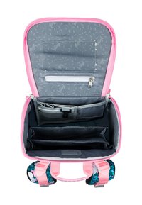 Kompakter Rucksack mit einem pinkfarbenen Reißverschluss und Akzenten, grauem Innenraum mit Fächern und floral gemusterten Seiten. Enthält eine mit Reißverschluss verschlossene Tasche.