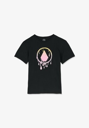 Camiseta de algodón negra con un gráfico circular que presenta un diseño de triángulo rosa goteante, con mangas cortas y un estilo clásico de cuello redondo.