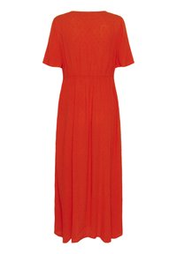 Robe rouge mi-mollet à manches courtes, en tissu texturé, avec une taille élastique et une silhouette fluide. Aucune motif ou accent visible.