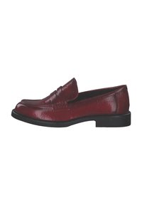 Mocassins en cuir verni bordeaux avec un bout rond, un talon noir bas et des coutures sur le devant. Texture lisse et brillante.
