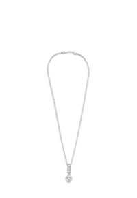 Collier en argent avec une chaîne délicate et un médaillon rond comportant une seule pierre précieuse entourée de plus petites pierres.