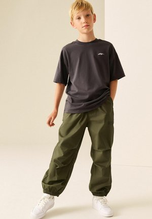 Next, REGULAR FIT - SUPERWIDE PARACHUTE TROUSERS - Bukser - khaki green