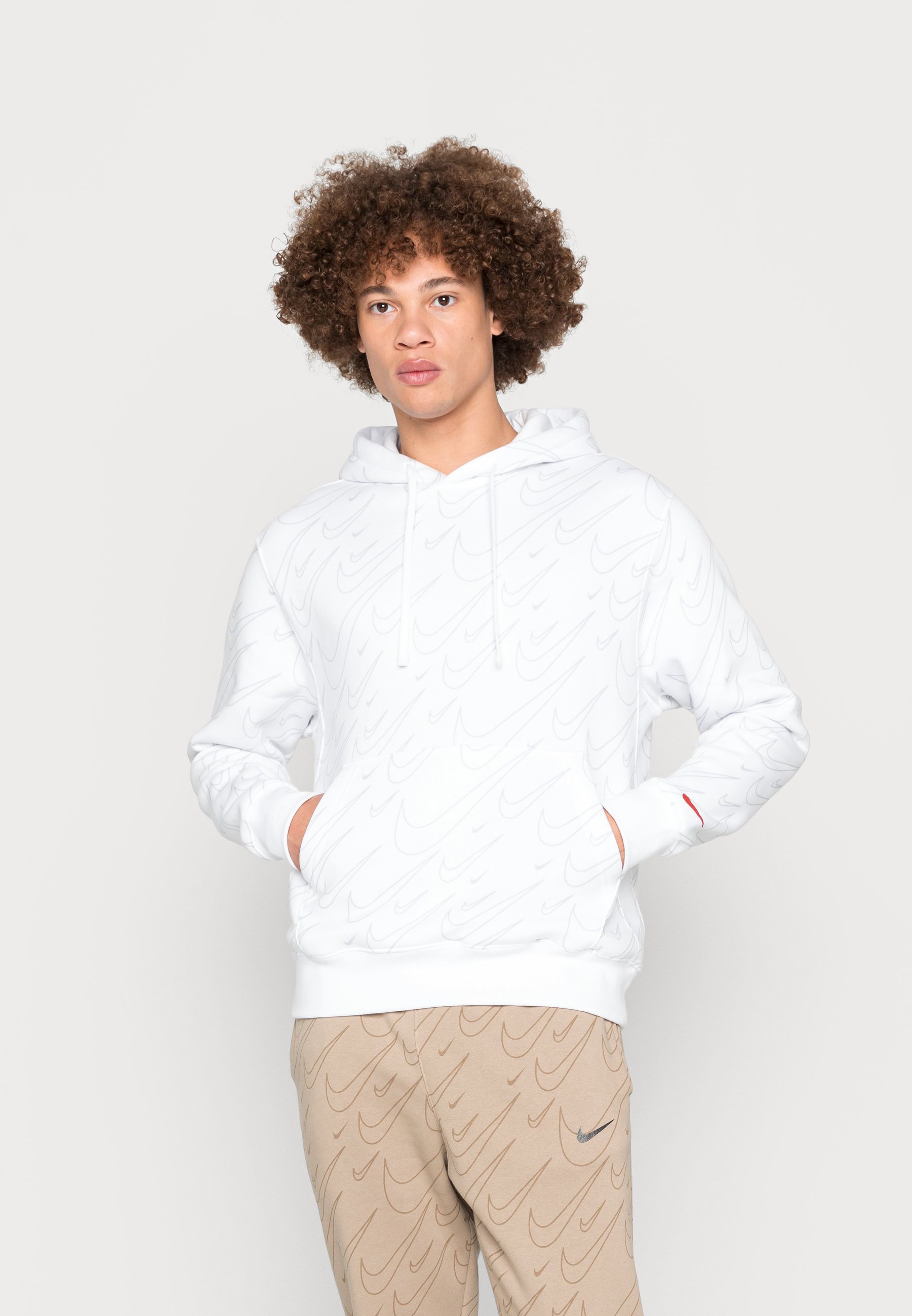 nike white sweatshirt