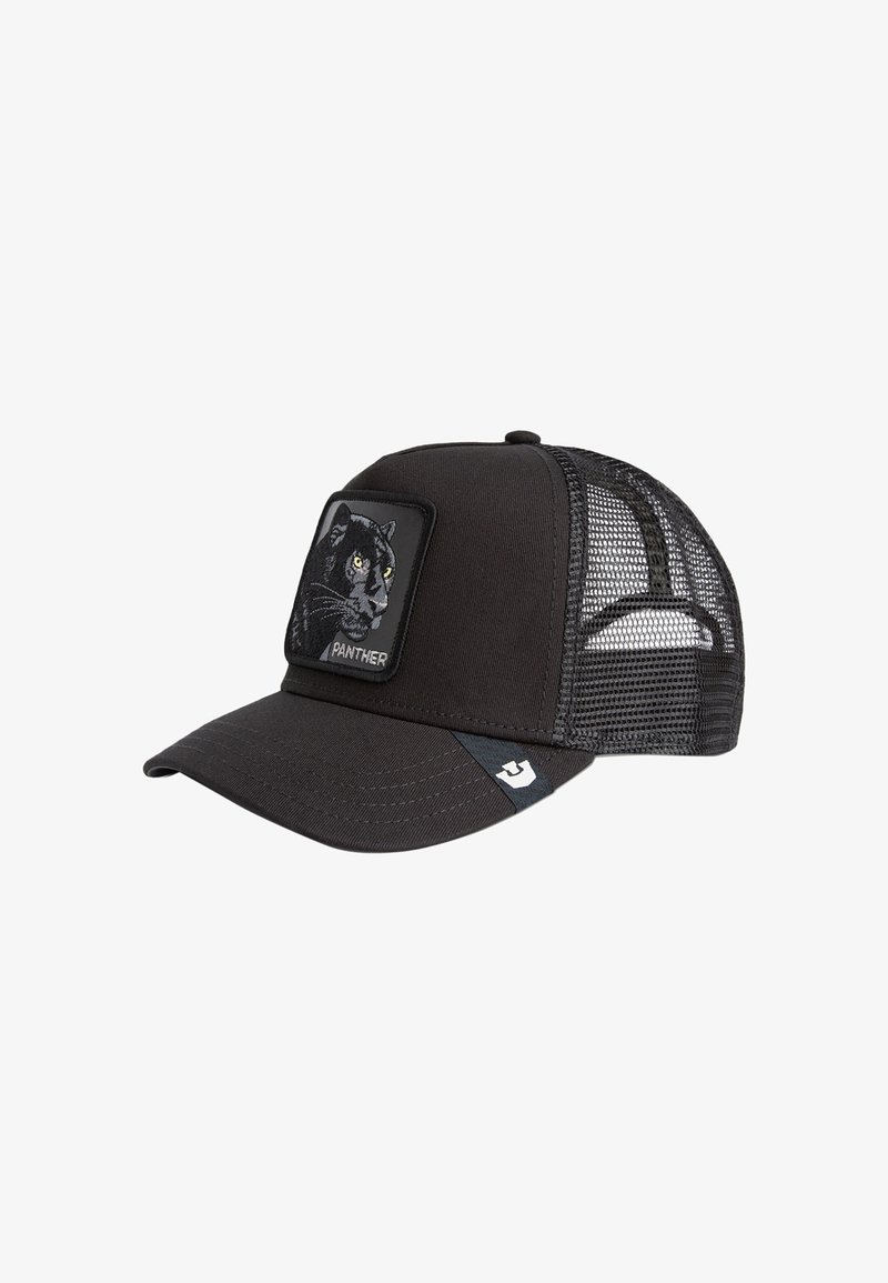 Gorra negra con un panel frontal sólido que presenta un gráfico de pantera, paneles laterales de malla, visera curva y un pequeño logo en el lateral.